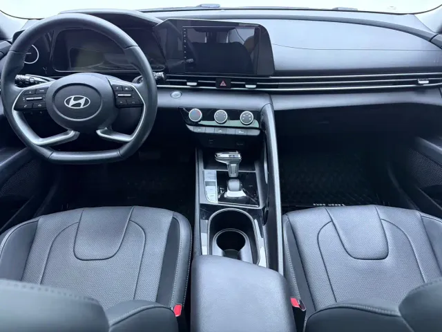 Hyundai Elantra — Фото автомобиля 10