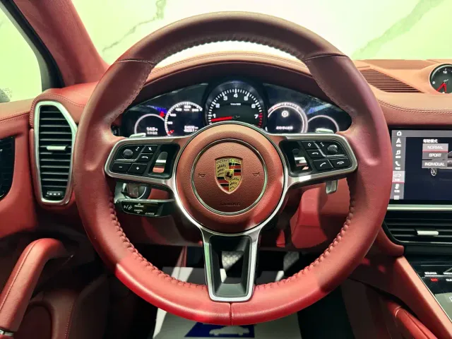Porsche Cayenne — Фото автомобиля 10