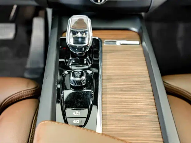 Volvo XC60 — Фото автомобиля 14