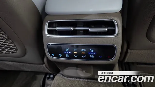 Genesis GV70 — Фото автомобиля 24