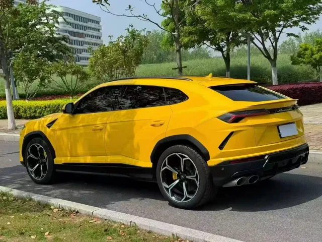 Lamborghini Urus — Фото автомобиля 3