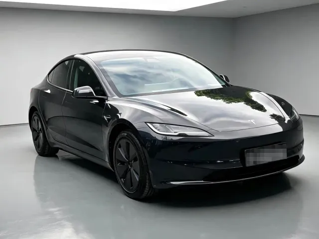 Tesla Model 3 — Фото автомобиля 3