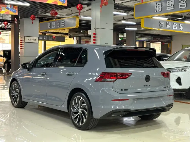 Volkswagen Golf — Фото автомобиля 9