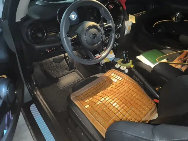 MINI Hatch — Фото автомобиля 12