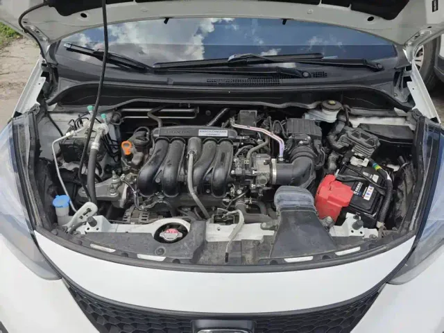 Honda Fit — Фото автомобиля 3