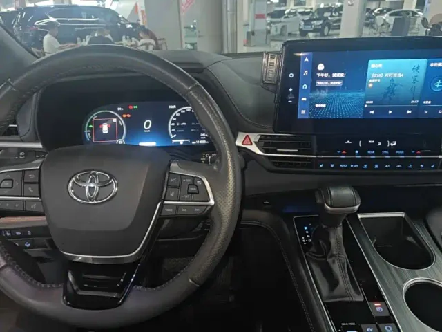Toyota Sienna — Фото автомобиля 9