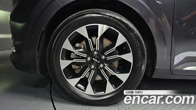 Kia Canival Carnival 4 поколение Дизель 9 мест Signature — Фото автомобиля 4