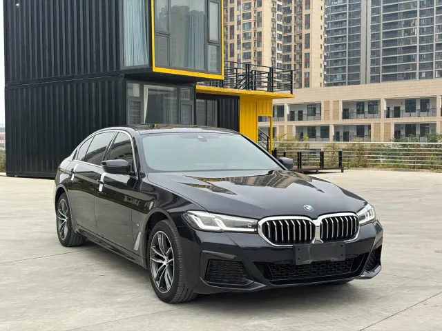 BMW 5 Series — Фото автомобиля 3