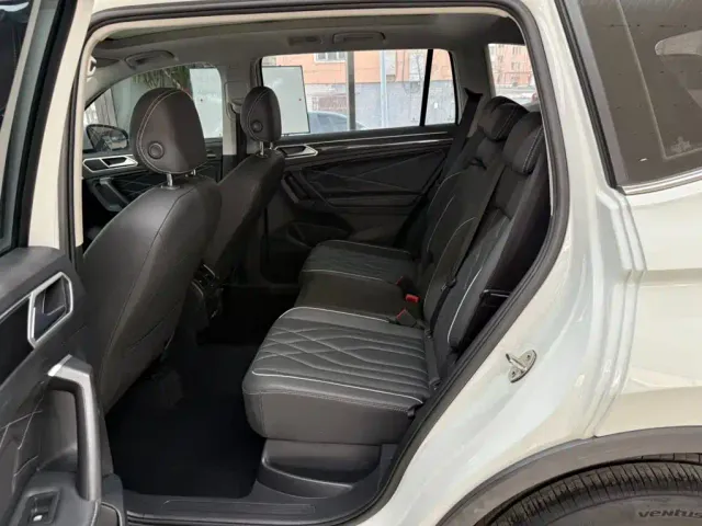 Volkswagen Tiguan L — Фото автомобиля 18