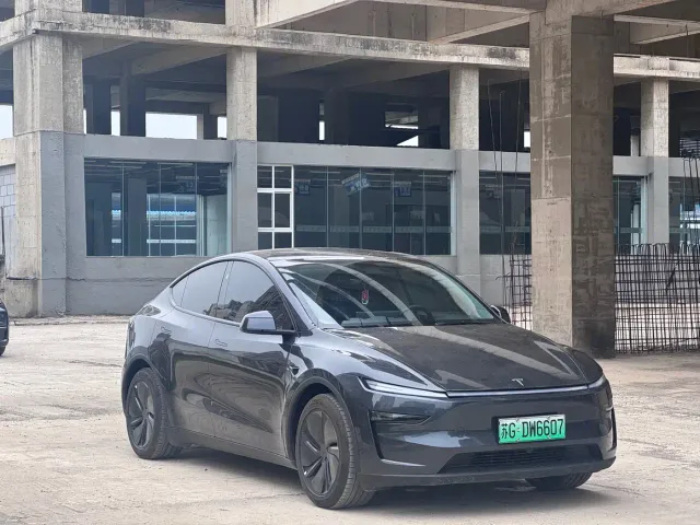Tesla Model Y — Фото автомобиля 3