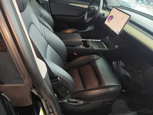 Tesla Model Y — Фото автомобиля 19
