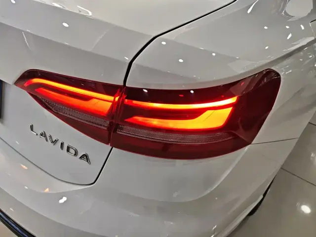 Volkswagen Lavida — Фото автомобиля 7