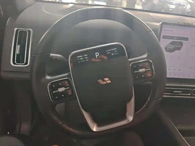 Li Auto L7 — Фото автомобиля 14