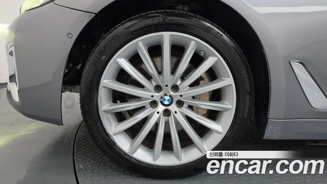 BMW 5-Series 5 серия (G30) 530i xDrive Luxury — Фото автомобиля 2