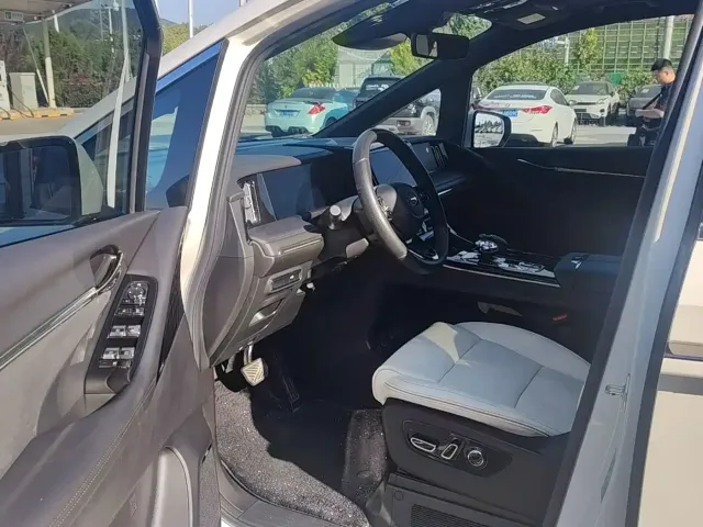 GAC Trumpchi M8 — Фото автомобиля 5