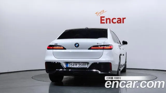 BMW 7-Series — Фото автомобиля 4
