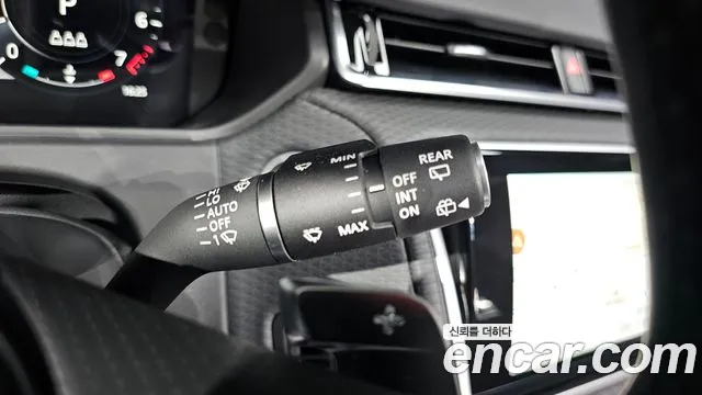 Land Rover Range Rover Velar — Фото автомобиля 16