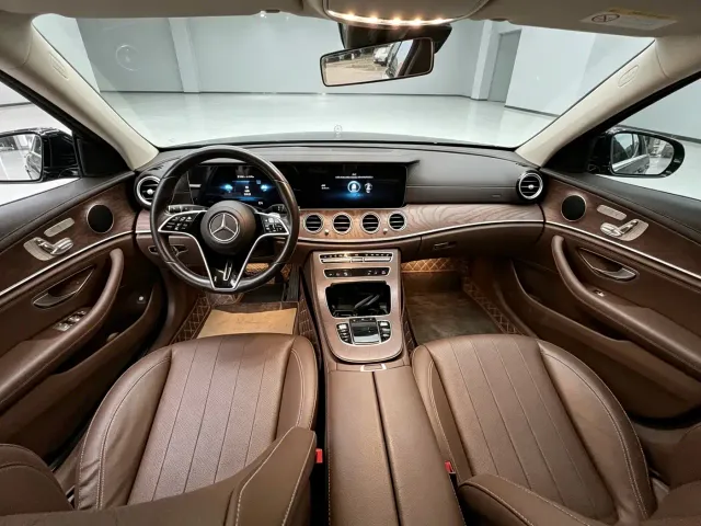 Mercedes-Benz E-Class — Фото автомобиля 15