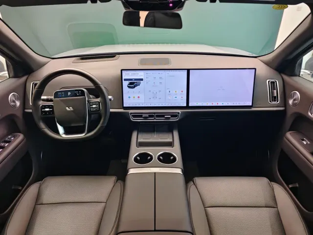 Li Auto L8 — Фото автомобиля 8