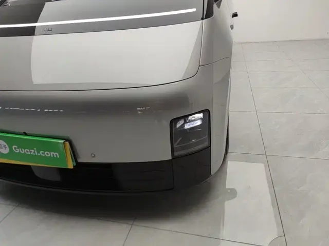 Li Auto MEGA — Фото автомобиля 23