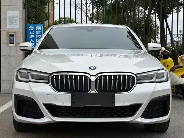 BMW 5 Series — Фото автомобиля 2