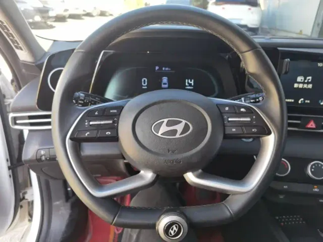 Hyundai Elantra — Фото автомобиля 10