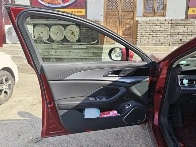 Hongqi H5 — Фото автомобиля 7