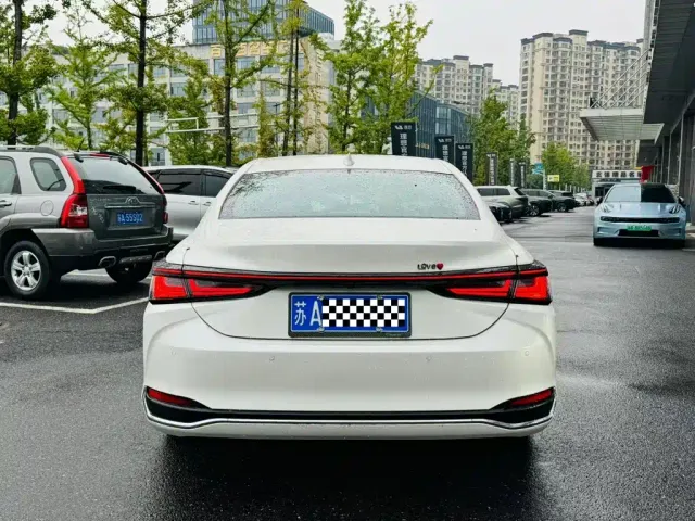 Lexus ES — Фото автомобиля 8