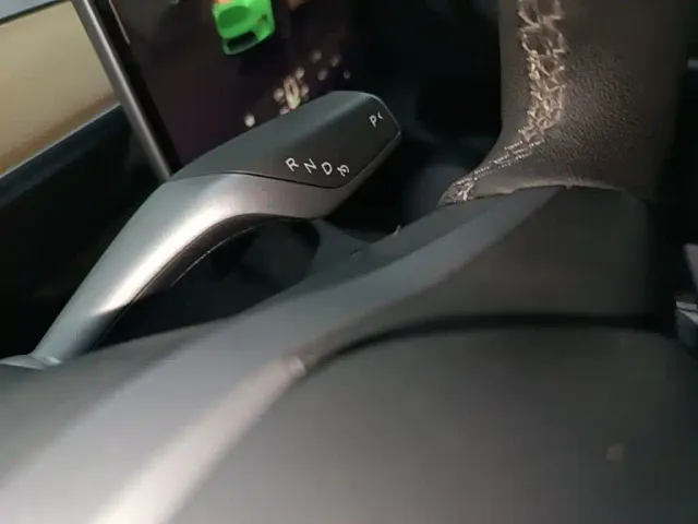 Tesla Model Y — Фото автомобиля 13