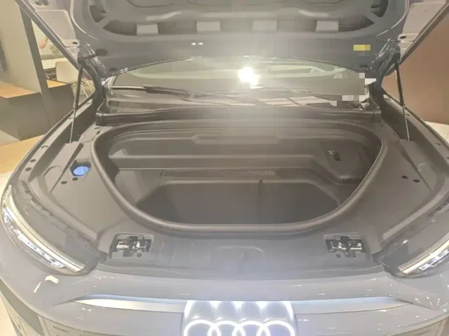 Audi Q6L e-tron — Фото автомобиля 24