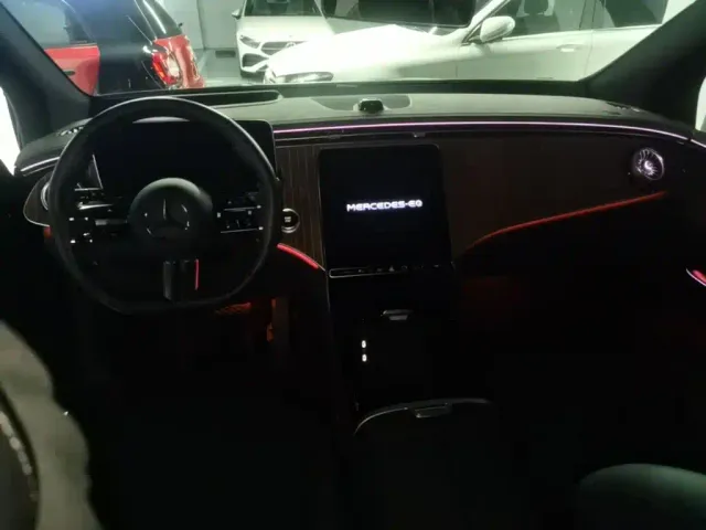 Mercedes-Benz EQE SUV — Фото автомобиля 13