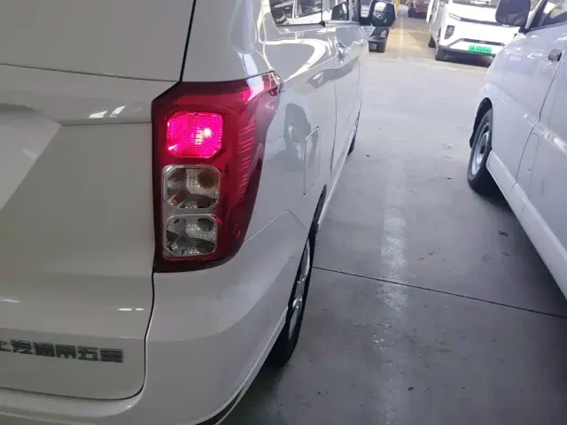 Wuling Hongguang — Фото автомобиля 7