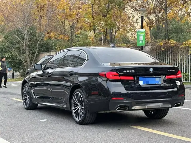 BMW 5 Series — Фото автомобиля 3