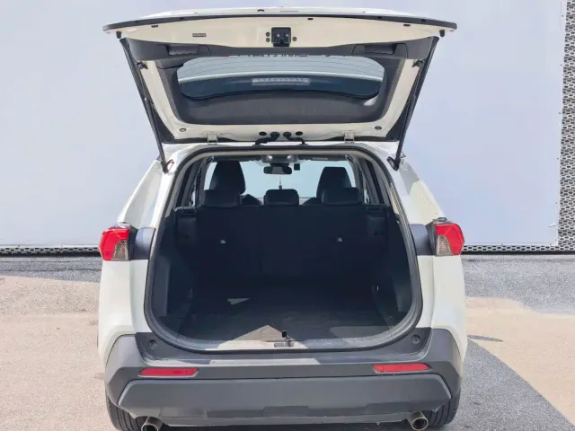 Toyota RAV4 — Фото автомобиля 6