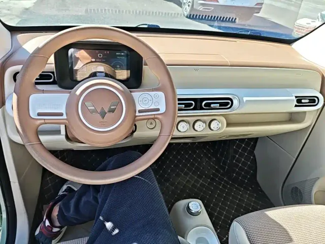 Wuling Hongguang Mini EV — Фото автомобиля 9