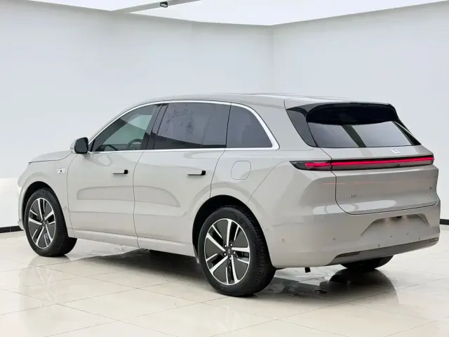 Li Auto L6 — Фото автомобиля 24