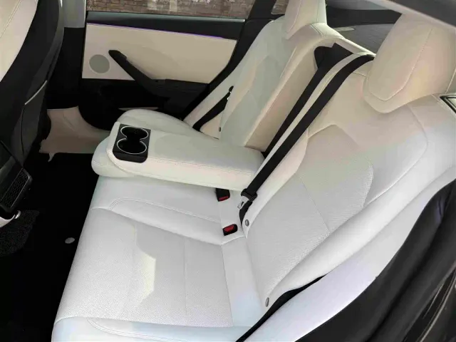 Tesla Model 3 — Фото автомобиля 12