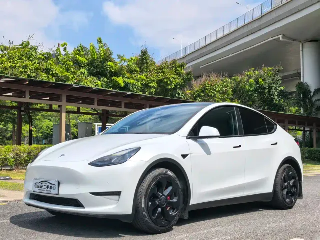 Фотография автомобиля — Tesla Model Y