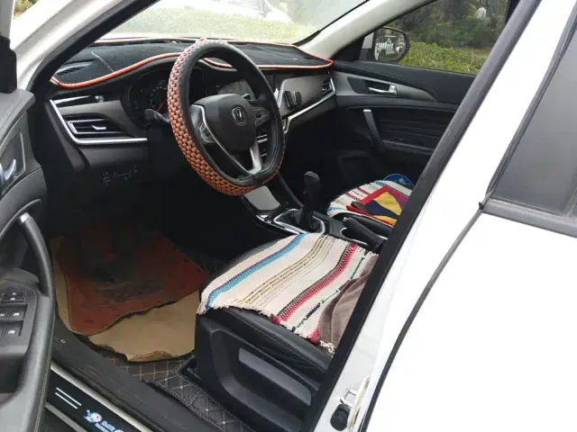 Changan CS35 Plus — Фото автомобиля 9