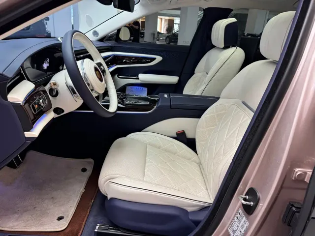 Hongqi Guoya — Фото автомобиля 4
