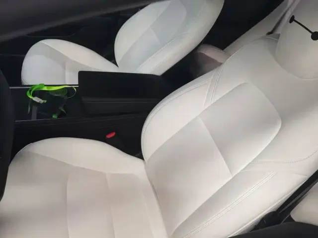 Tesla Model 3 — Фото автомобиля 9