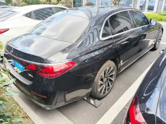 Mercedes-Benz E-Class — Фото автомобиля 5