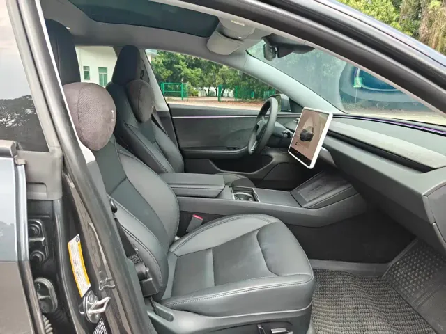 Tesla Model 3 — Фото автомобиля 7
