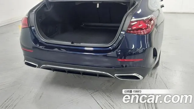 Mercedes-Benz E-Class — Фото автомобиля 11