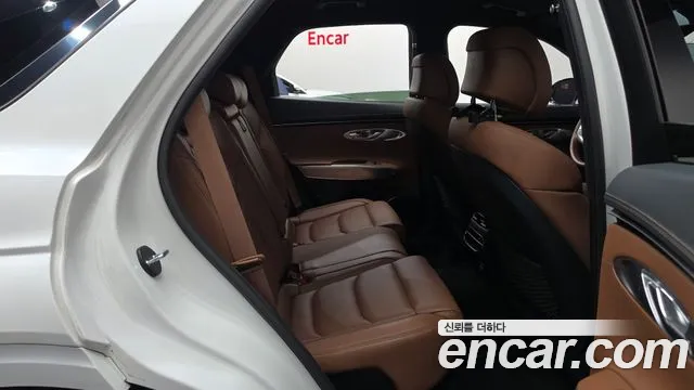 Genesis GV70 — Фото автомобиля 17