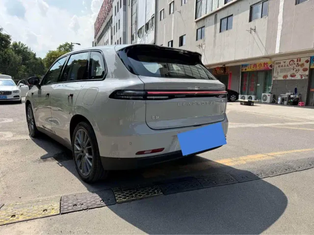 Leapmotor C10 — Фото автомобиля 4