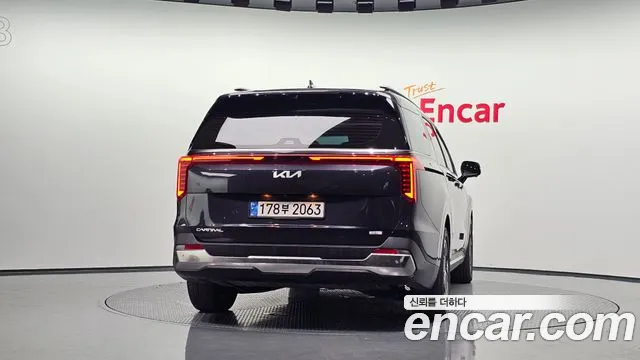 Kia Carnival Generation 4 — Фото автомобиля 4