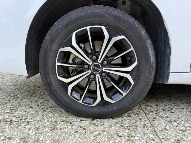 Roewe Roewe i6 MAX EV 2022 EV 500 Sunroof Premium — Фото автомобиля 12
