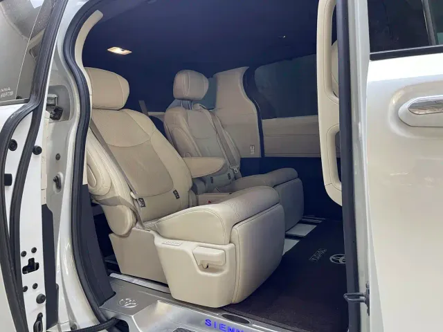 Toyota Sienna — Фото автомобиля 5