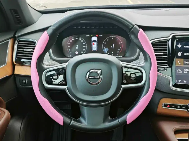 Volvo XC90 — Фото автомобиля 8